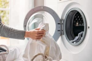 woman shares boyfriend's insane laundry hack, sparks debate over 'correct' way to clean clothes